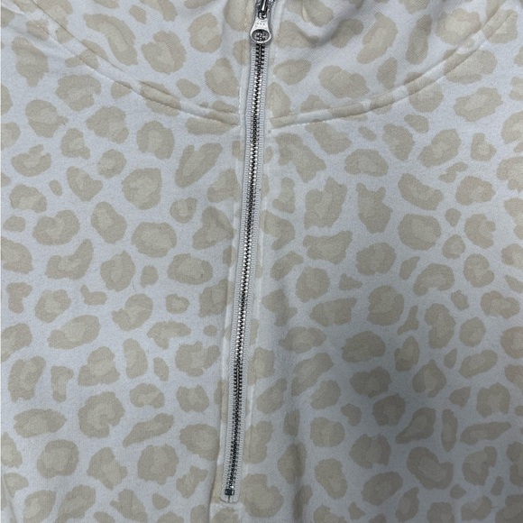 Old Navy Women’s Cream Leopard Print Half Zip With Draw String Waist Size XS - Picture 2 of 5